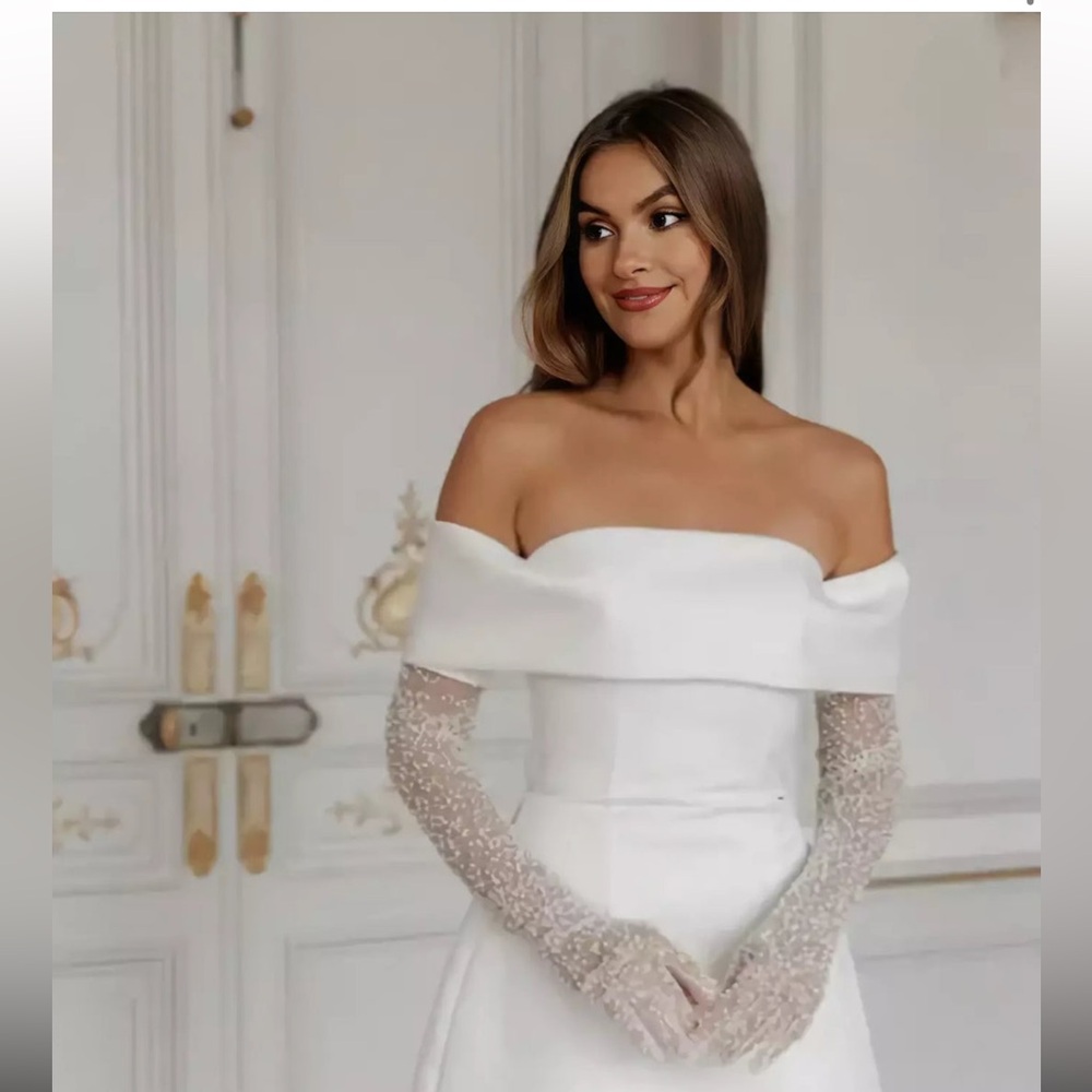White dress with gloves